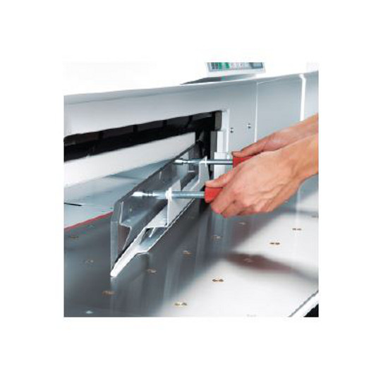 SAFE BLADE CHANGES - Blade changes can be made without removing the machine covers. The handy blade changing device covers the cutting edge of blade